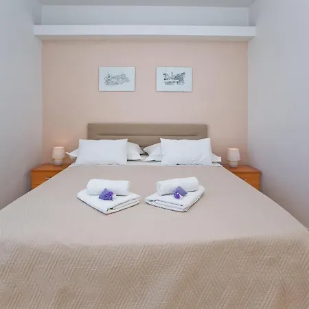 Tatjana Dominis * Hvar Town