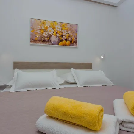 Tatjana Dominis * Hvar Town